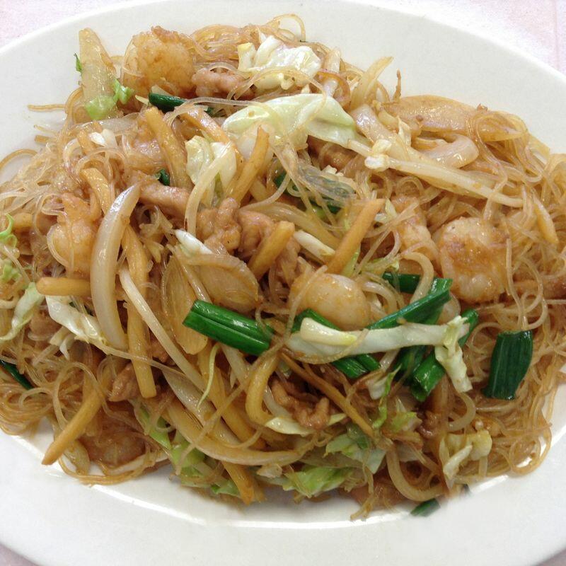 Fried Rice Noodles with Assorted Meat