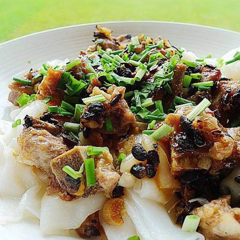 Steam Rice Noodle Roll with Spareribs